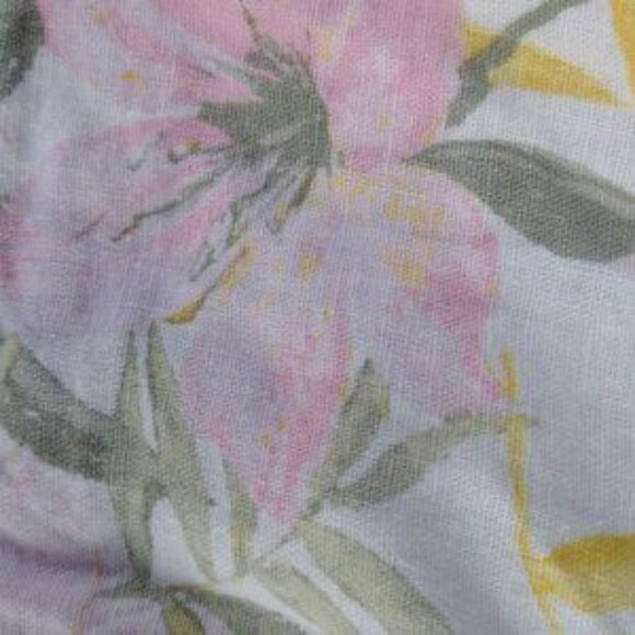 Linen blend tropical floral white pink yellow shorts Large - Picture 3 of 5